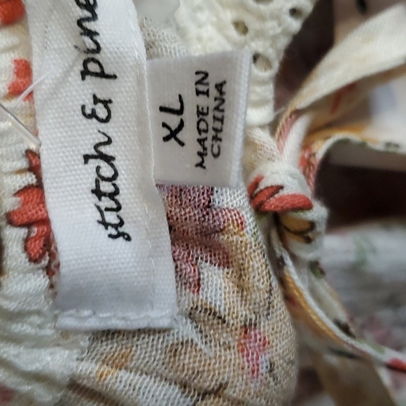 Stitch and Pine Smocked Eyelit neckline Top Size XL - Picture 4 of 6